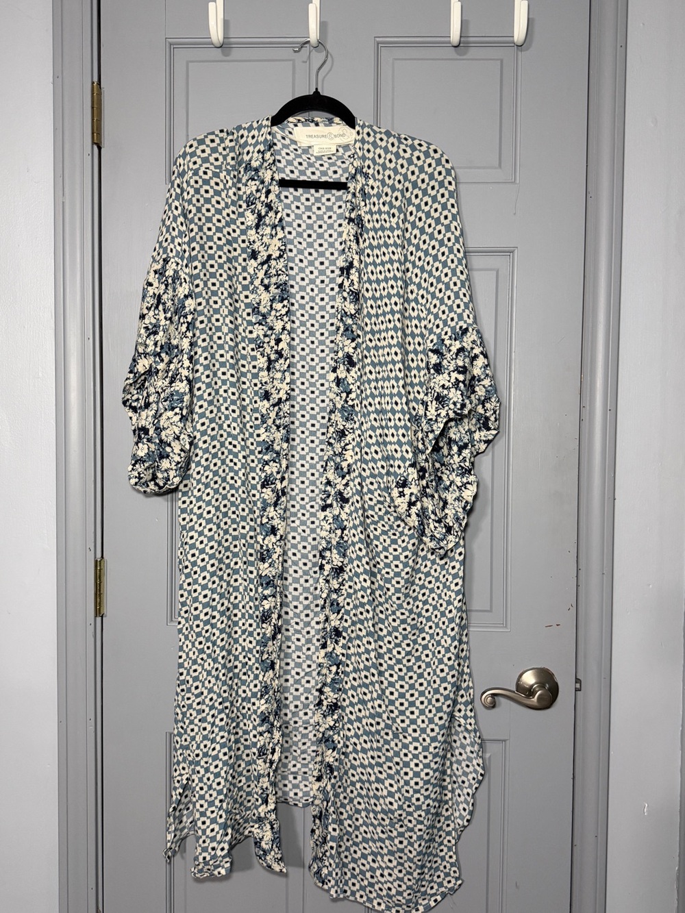 NWOT Treasure & Bond Blue and Cream Geometric Open Cardigan Kimono